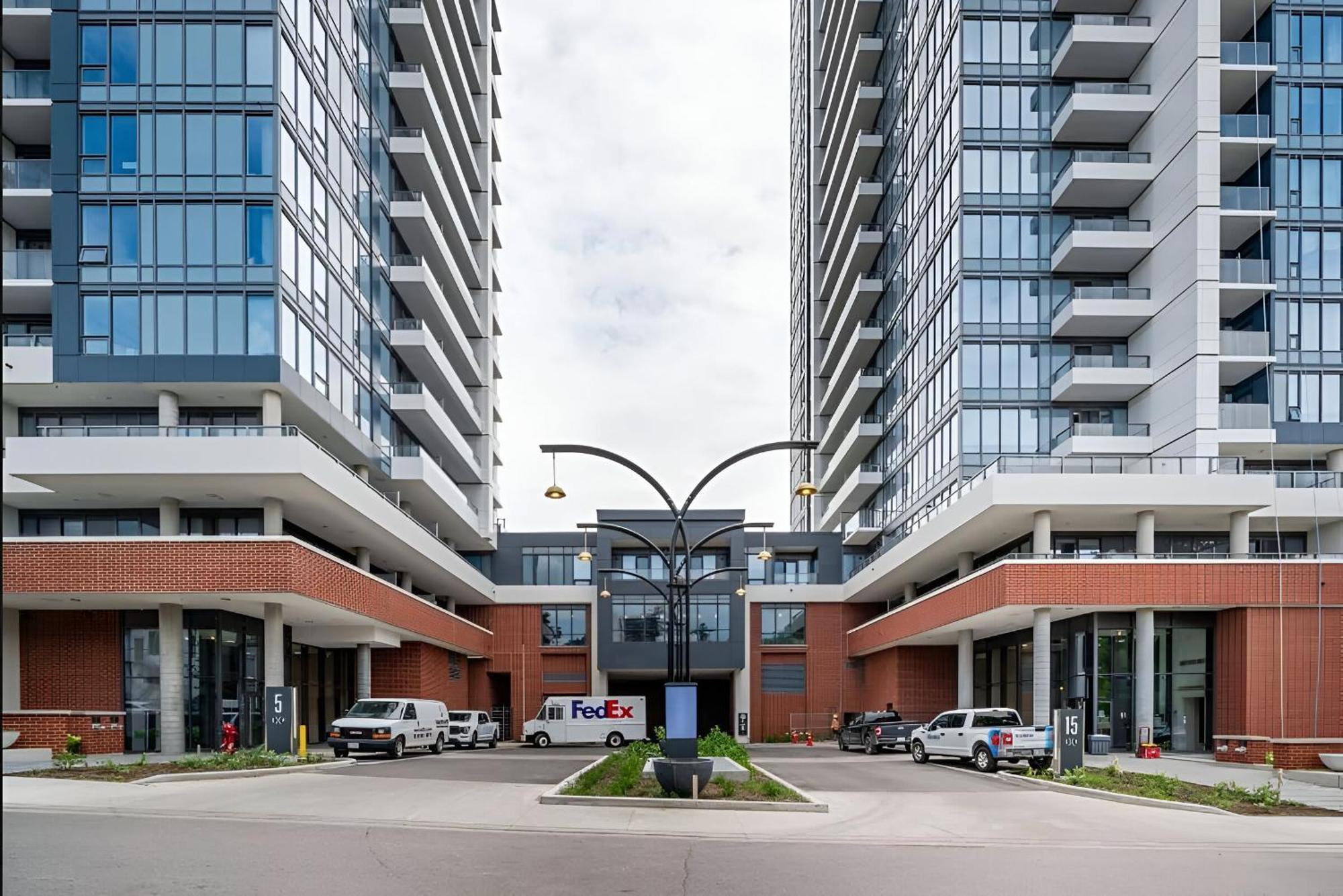 Newly Built Condo With Amazing Views Kitchener Exterior foto